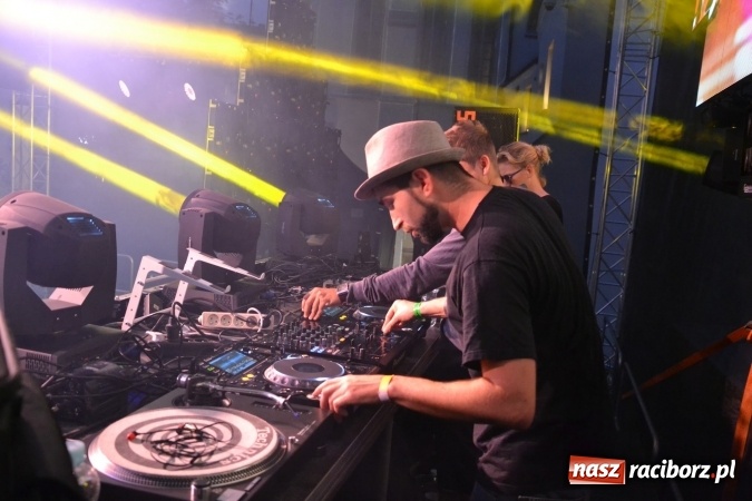 Zdjęcie w galerii na portalu naszraciborz.pl: INTRO - festiwal muzyki elektronicznej i światła na Zamku Piastowskim wiadomości z regionu