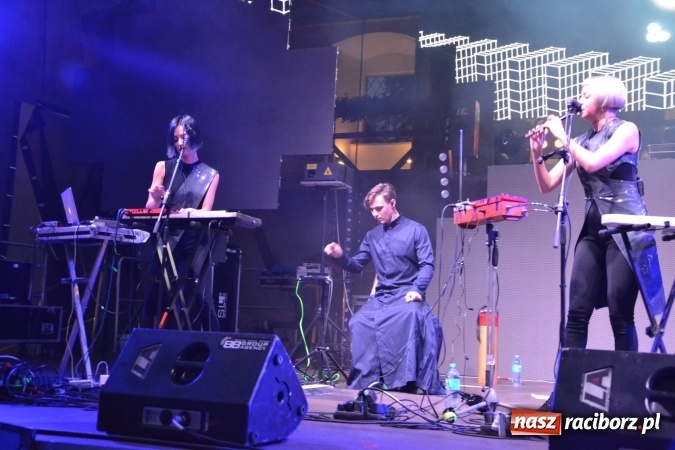 Zdjęcie w galerii na portalu naszraciborz.pl: INTRO - festiwal muzyki elektronicznej i światła na Zamku Piastowskim wiadomości z regionu