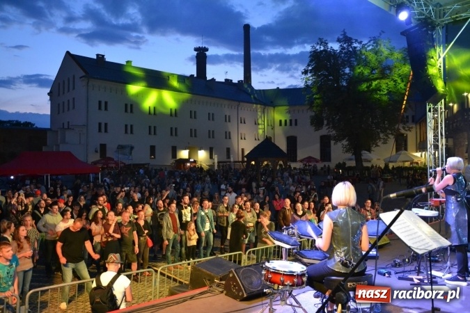 Zdjęcie w galerii na portalu naszraciborz.pl: INTRO - festiwal muzyki elektronicznej i światła na Zamku Piastowskim wiadomości z regionu