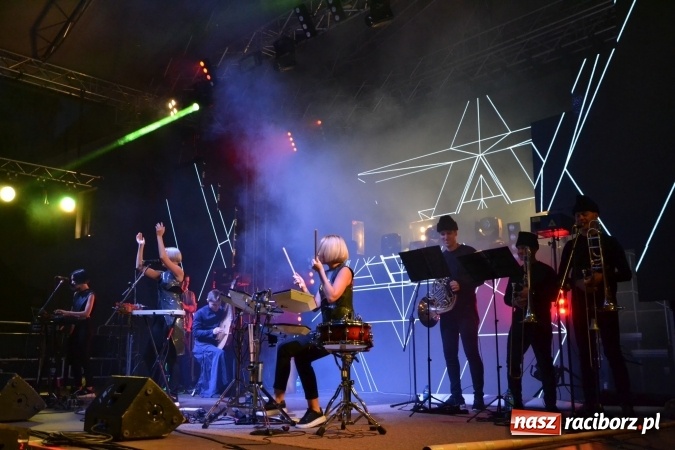 Zdjęcie w galerii na portalu naszraciborz.pl: INTRO - festiwal muzyki elektronicznej i światła na Zamku Piastowskim wiadomości z regionu