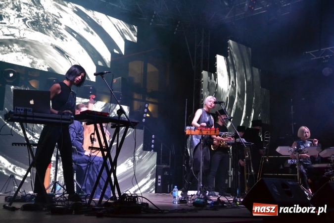 Zdjęcie w galerii na portalu naszraciborz.pl: INTRO - festiwal muzyki elektronicznej i światła na Zamku Piastowskim wiadomości z regionu