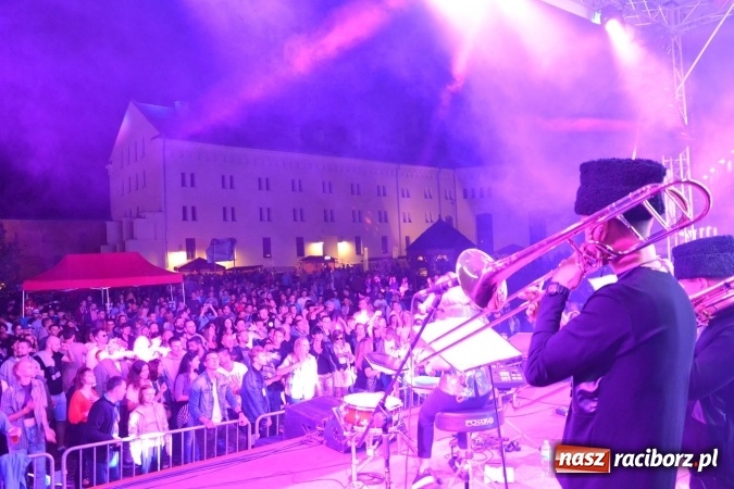 Zdjęcie w galerii na portalu naszraciborz.pl: INTRO - festiwal muzyki elektronicznej i światła na Zamku Piastowskim wiadomości z regionu