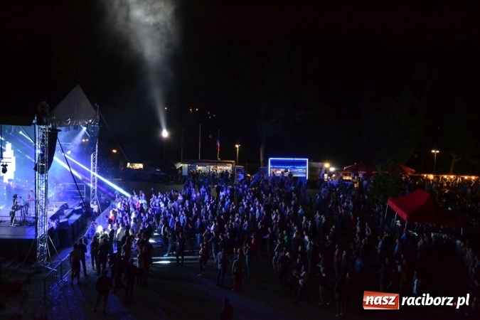 Zdjęcie w galerii na portalu naszraciborz.pl: INTRO - festiwal muzyki elektronicznej i światła na Zamku Piastowskim wiadomości z regionu
