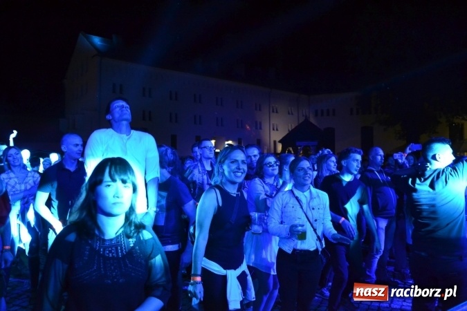 Zdjęcie w galerii na portalu naszraciborz.pl: INTRO - festiwal muzyki elektronicznej i światła na Zamku Piastowskim wiadomości z regionu