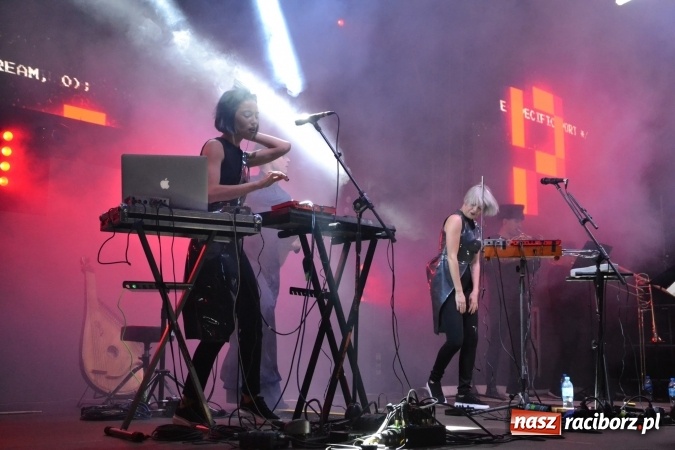 Zdjęcie w galerii na portalu naszraciborz.pl: INTRO - festiwal muzyki elektronicznej i światła na Zamku Piastowskim wiadomości z regionu