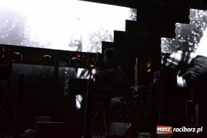 Zdjęcie w galerii na portalu naszraciborz.pl: INTRO - festiwal muzyki elektronicznej i światła na Zamku Piastowskim wiadomości z regionu