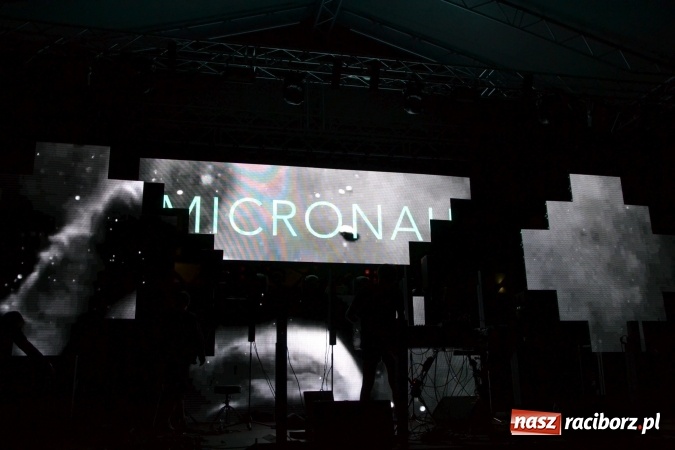 Zdjęcie w galerii na portalu naszraciborz.pl: INTRO - festiwal muzyki elektronicznej i światła na Zamku Piastowskim wiadomości z regionu