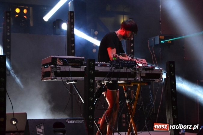 Zdjęcie w galerii na portalu naszraciborz.pl: INTRO - festiwal muzyki elektronicznej i światła na Zamku Piastowskim wiadomości z regionu