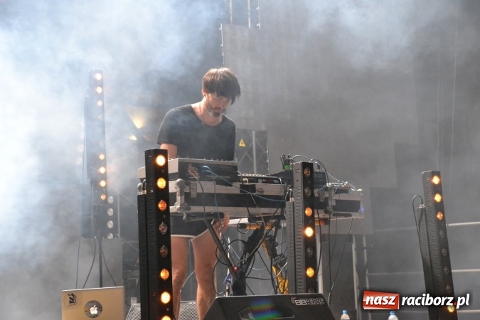 Zdjęcie w galerii na portalu naszraciborz.pl: INTRO - festiwal muzyki elektronicznej i światła na Zamku Piastowskim wiadomości z regionu