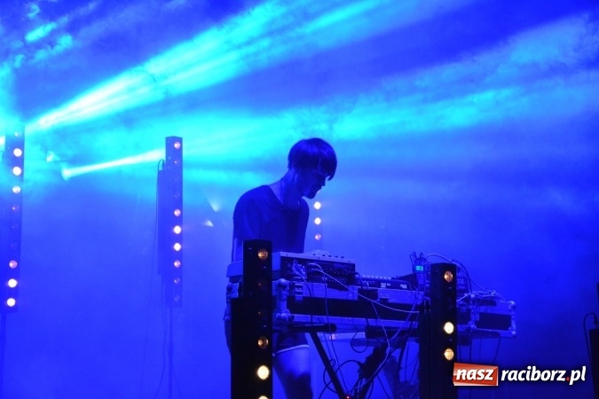 Zdjęcie w galerii na portalu naszraciborz.pl: INTRO - festiwal muzyki elektronicznej i światła na Zamku Piastowskim wiadomości z regionu