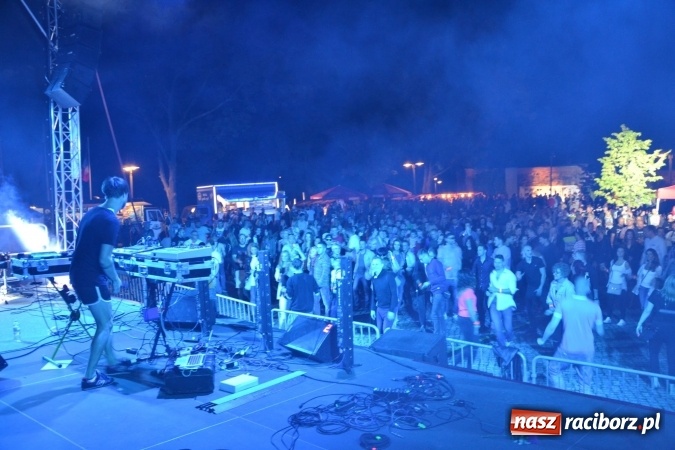 Zdjęcie w galerii na portalu naszraciborz.pl: INTRO - festiwal muzyki elektronicznej i światła na Zamku Piastowskim wiadomości z regionu