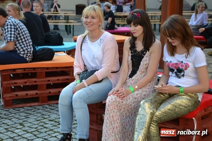 Zdjęcie w galerii na portalu naszraciborz.pl: INTRO - festiwal muzyki elektronicznej i światła na Zamku Piastowskim wiadomości z regionu