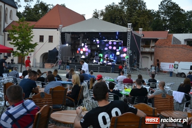 Zdjęcie w galerii na portalu naszraciborz.pl: INTRO - festiwal muzyki elektronicznej i światła na Zamku Piastowskim wiadomości z regionu