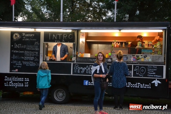 Zdjęcie w galerii na portalu naszraciborz.pl: INTRO - festiwal muzyki elektronicznej i światła na Zamku Piastowskim wiadomości z regionu