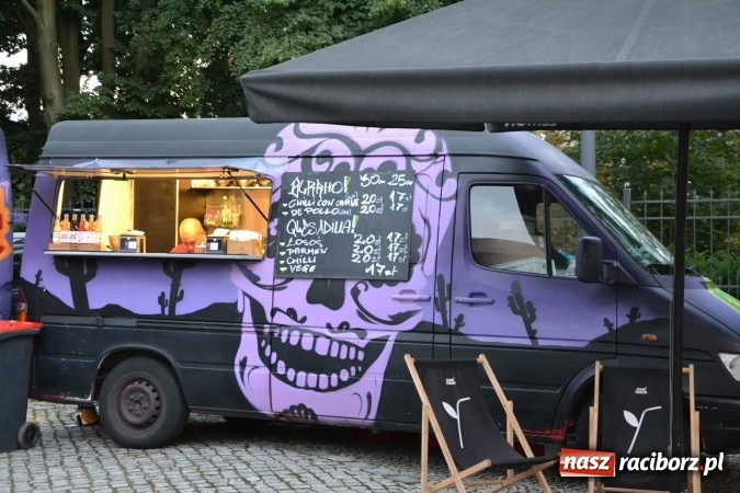 Zdjęcie w galerii na portalu naszraciborz.pl: INTRO - festiwal muzyki elektronicznej i światła na Zamku Piastowskim wiadomości z regionu