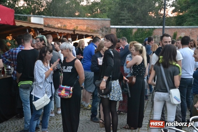 Zdjęcie w galerii na portalu naszraciborz.pl: INTRO - festiwal muzyki elektronicznej i światła na Zamku Piastowskim wiadomości z regionu