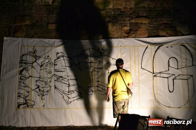 Zdjęcie w galerii na portalu naszraciborz.pl: INTRO - festiwal muzyki elektronicznej i światła na Zamku Piastowskim wiadomości z regionu