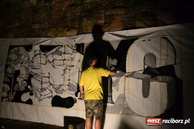 Zdjęcie w galerii na portalu naszraciborz.pl: INTRO - festiwal muzyki elektronicznej i światła na Zamku Piastowskim wiadomości z regionu