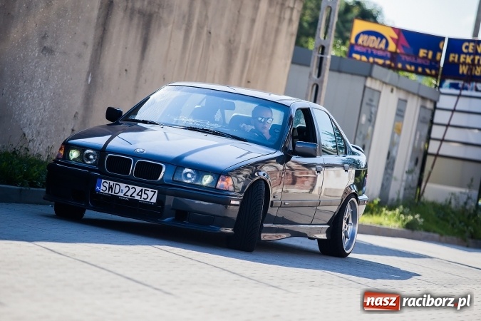 Zdjęcie w galerii na portalu naszraciborz.pl: Zlot miłośnik&oacute;w samochod&oacute;w marki BMW przy Kościuszki wiadomości z regionu