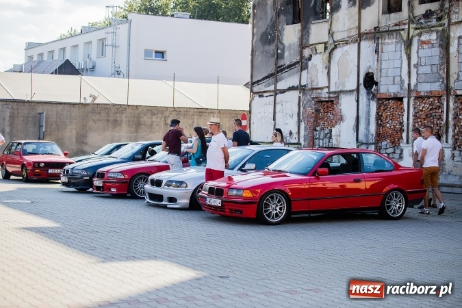 Zdjęcie w galerii na portalu naszraciborz.pl: Zlot miłośnik&oacute;w samochod&oacute;w marki BMW przy Kościuszki wiadomości z regionu