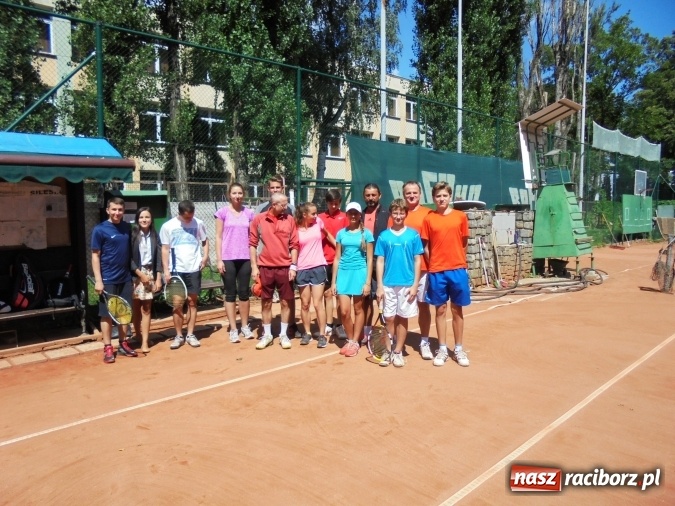 Zdjęcie w galerii na portalu naszraciborz.pl: Integracyjny turniej rodzinny w deblach - w rozgrywkach wzięło udział siedem rodzin wiadomości z regionu