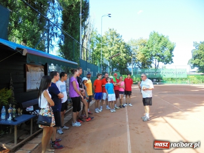 Zdjęcie w galerii na portalu naszraciborz.pl: Integracyjny turniej rodzinny w deblach - w rozgrywkach wzięło udział siedem rodzin wiadomości z regionu