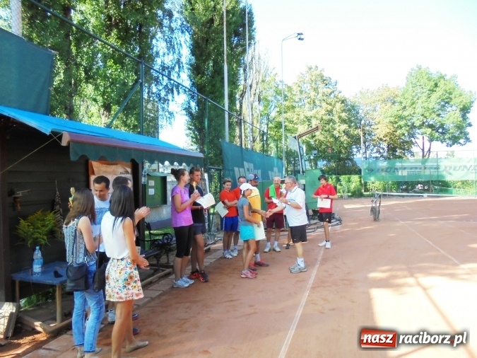 Zdjęcie w galerii na portalu naszraciborz.pl: Integracyjny turniej rodzinny w deblach - w rozgrywkach wzięło udział siedem rodzin wiadomości z regionu