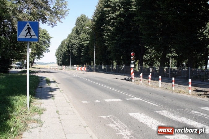 Zdjęcie w galerii na portalu naszraciborz.pl: Remont drogi na Pietrowice Wielkie. Policja zajęła się tematem tworzących się tu korków wiadomości z regionu