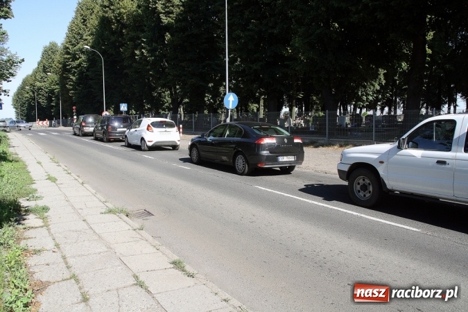 Zdjęcie w galerii na portalu naszraciborz.pl: Remont drogi na Pietrowice Wielkie. Policja zajęła się tematem tworzących się tu korków wiadomości z regionu