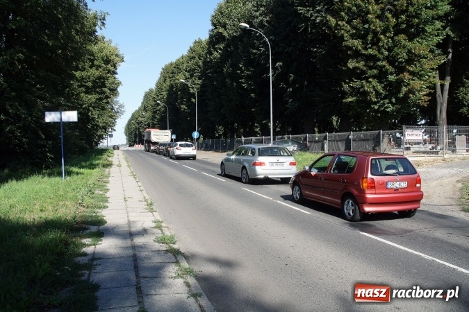 Zdjęcie w galerii na portalu naszraciborz.pl: Remont drogi na Pietrowice Wielkie. Policja zajęła się tematem tworzących się tu korków wiadomości z regionu