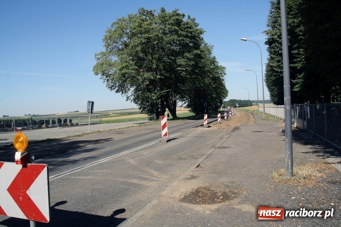 Zdjęcie w galerii na portalu naszraciborz.pl: Remont drogi na Pietrowice Wielkie. Policja zajęła się tematem tworzących się tu korków wiadomości z regionu