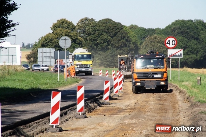 Zdjęcie w galerii na portalu naszraciborz.pl: Remont drogi na Pietrowice Wielkie. Policja zajęła się tematem tworzących się tu korków wiadomości z regionu