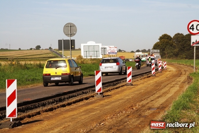 Zdjęcie w galerii na portalu naszraciborz.pl: Remont drogi na Pietrowice Wielkie. Policja zajęła się tematem tworzących się tu korków wiadomości z regionu