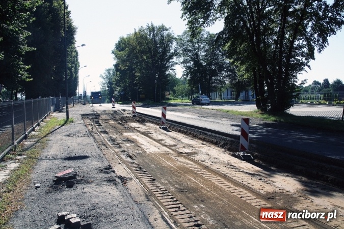 Zdjęcie w galerii na portalu naszraciborz.pl: Remont drogi na Pietrowice Wielkie. Policja zajęła się tematem tworzących się tu korków wiadomości z regionu
