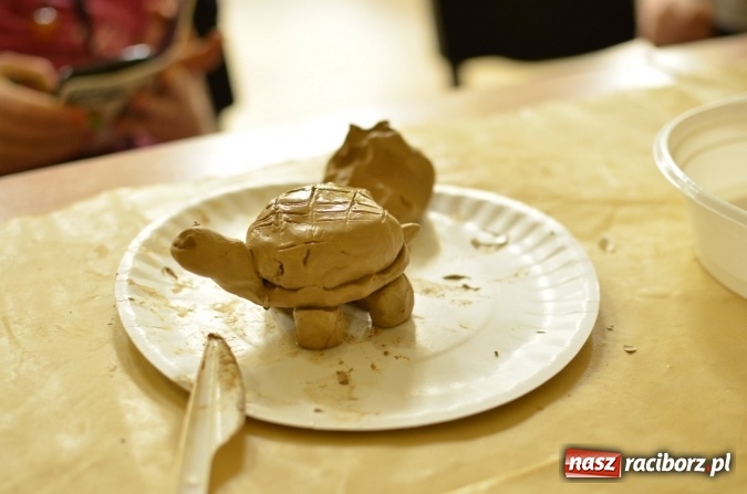 Zdjęcie w galerii na portalu naszraciborz.pl: Wakacje z RCK - warsztaty rzeźby w glinie  wiadomości z regionu