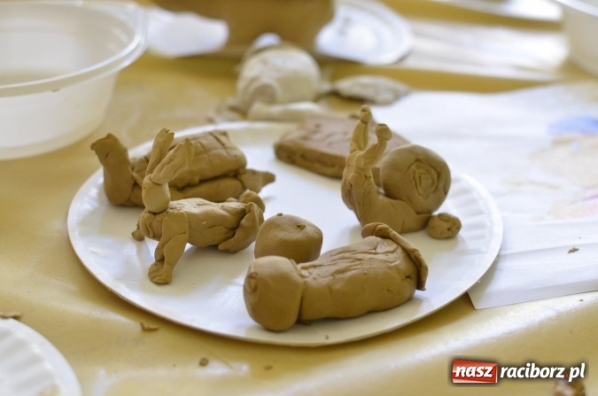 Zdjęcie w galerii na portalu naszraciborz.pl: Wakacje z RCK - warsztaty rzeźby w glinie  wiadomości z regionu