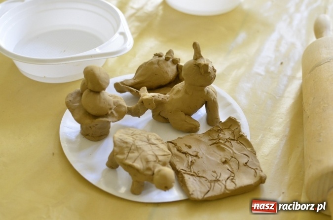 Zdjęcie w galerii na portalu naszraciborz.pl: Wakacje z RCK - warsztaty rzeźby w glinie  wiadomości z regionu