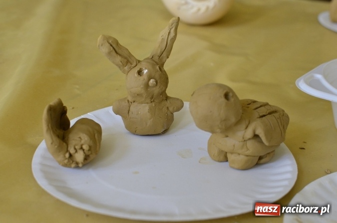 Zdjęcie w galerii na portalu naszraciborz.pl: Wakacje z RCK - warsztaty rzeźby w glinie  wiadomości z regionu
