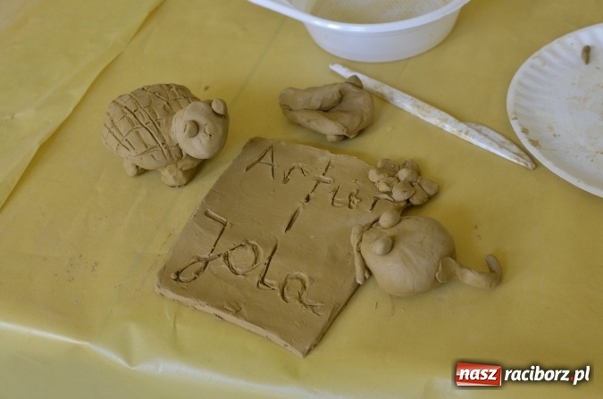 Zdjęcie w galerii na portalu naszraciborz.pl: Wakacje z RCK - warsztaty rzeźby w glinie  wiadomości z regionu