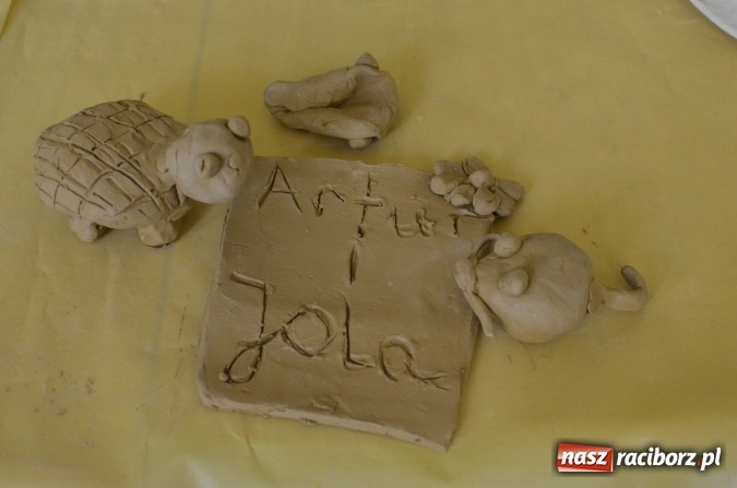 Zdjęcie w galerii na portalu naszraciborz.pl: Wakacje z RCK - warsztaty rzeźby w glinie  wiadomości z regionu