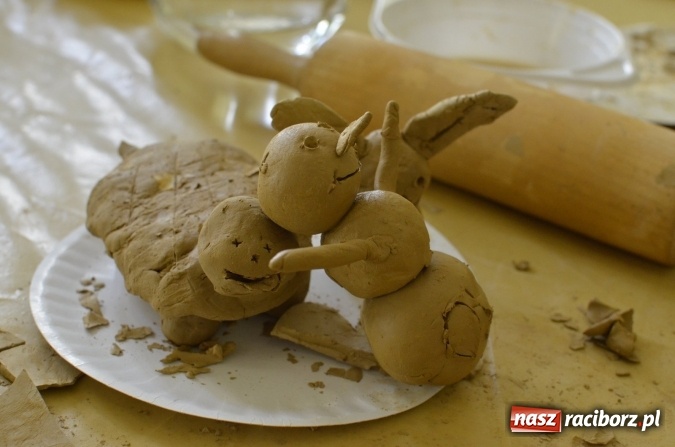 Zdjęcie w galerii na portalu naszraciborz.pl: Wakacje z RCK - warsztaty rzeźby w glinie  wiadomości z regionu