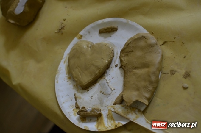 Zdjęcie w galerii na portalu naszraciborz.pl: Wakacje z RCK - warsztaty rzeźby w glinie  wiadomości z regionu