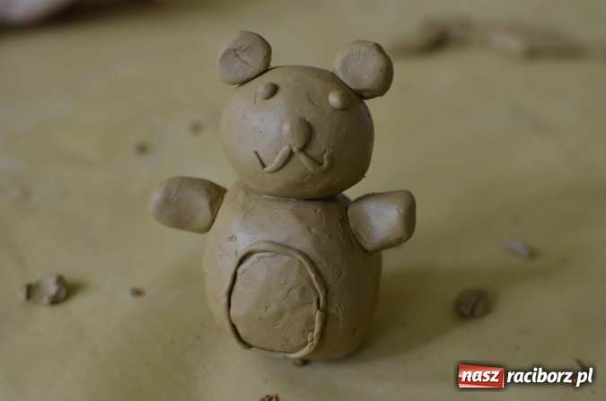 Zdjęcie w galerii na portalu naszraciborz.pl: Wakacje z RCK - warsztaty rzeźby w glinie  wiadomości z regionu