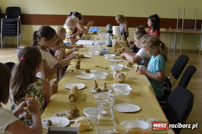 Zdjęcie w galerii na portalu naszraciborz.pl: Wakacje z RCK - warsztaty rzeźby w glinie  wiadomości z regionu