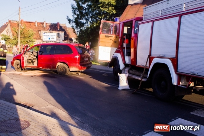 Zdjęcie w galerii na portalu naszraciborz.pl: W Górkach Śląskich motocyklista zderzył się z samochodem osobowym wiadomości z regionu