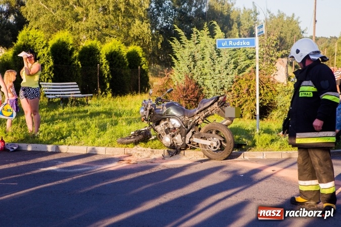 Zdjęcie w galerii na portalu naszraciborz.pl: W Górkach Śląskich motocyklista zderzył się z samochodem osobowym wiadomości z regionu
