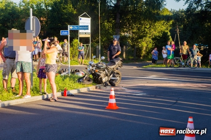 Zdjęcie w galerii na portalu naszraciborz.pl: W Górkach Śląskich motocyklista zderzył się z samochodem osobowym wiadomości z regionu