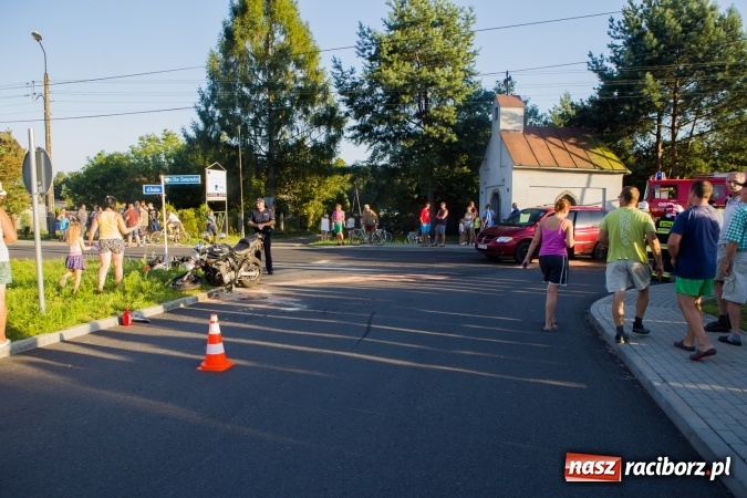 Zdjęcie w galerii na portalu naszraciborz.pl: W Górkach Śląskich motocyklista zderzył się z samochodem osobowym wiadomości z regionu