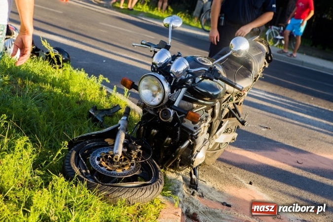 Zdjęcie w galerii na portalu naszraciborz.pl: W Górkach Śląskich motocyklista zderzył się z samochodem osobowym wiadomości z regionu