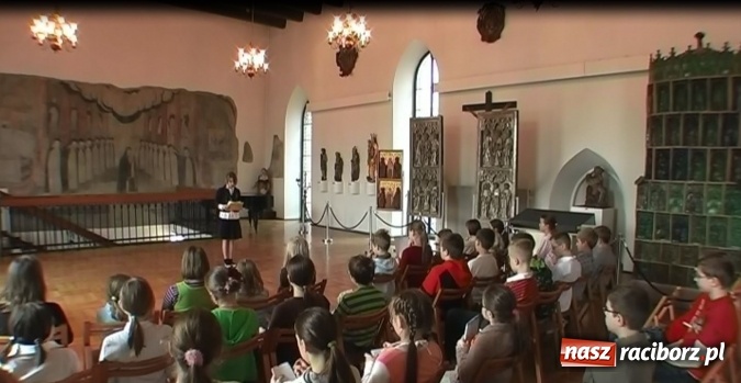 Zdjęcie w galerii na portalu naszraciborz.pl: Letnia Akcja Zamkowe Zuchy 2016 ruszyła na zamku  wiadomości z regionu